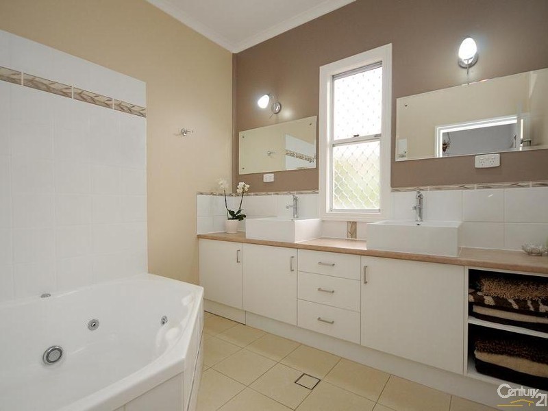 132a Hill Street, Newtown QLD 4350