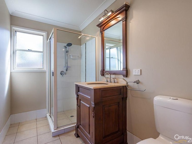 11 Gostwyck Street, Newtown QLD 4350