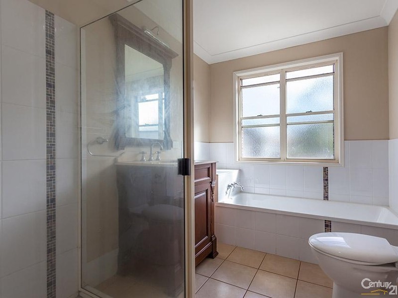 11 Gostwyck Street, Newtown QLD 4350