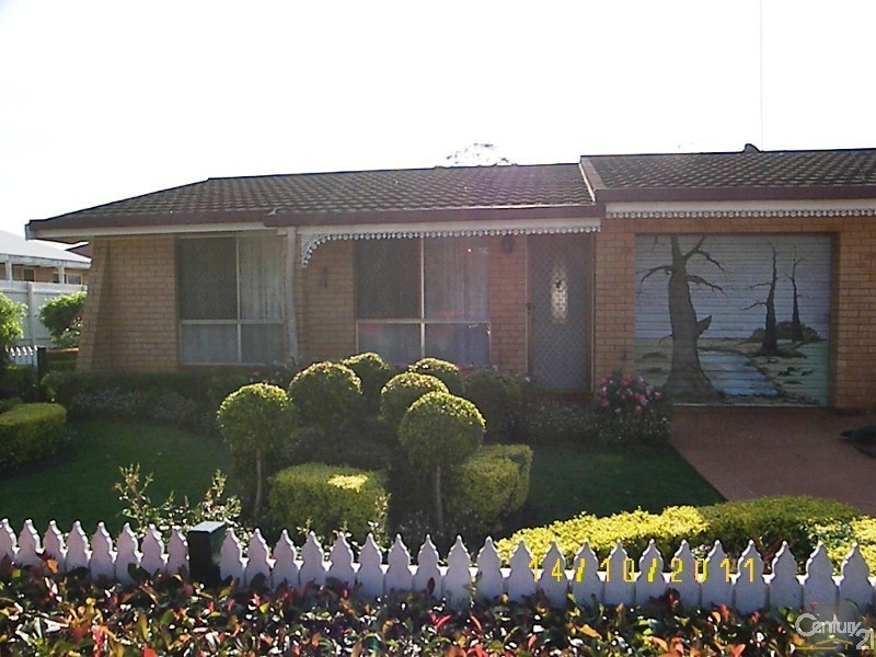 2/2  Debra Street, Centenary Heights QLD 4350