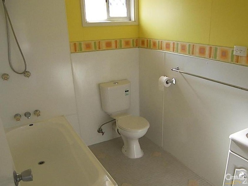 2/2  Debra Street, Centenary Heights QLD 4350