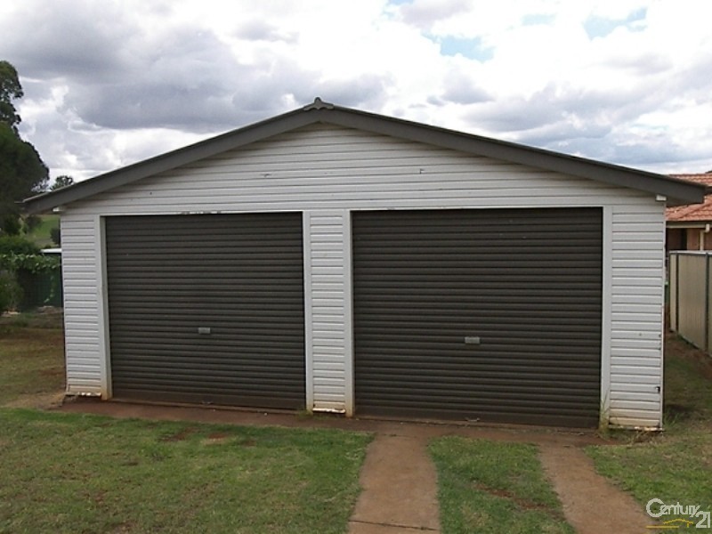 17 Tynedale Avenue, Newtown QLD 4350