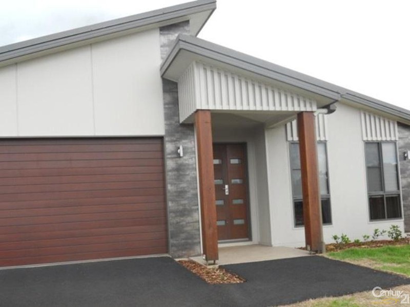 11 Kurrawa Crescent, Glenvale QLD 4350