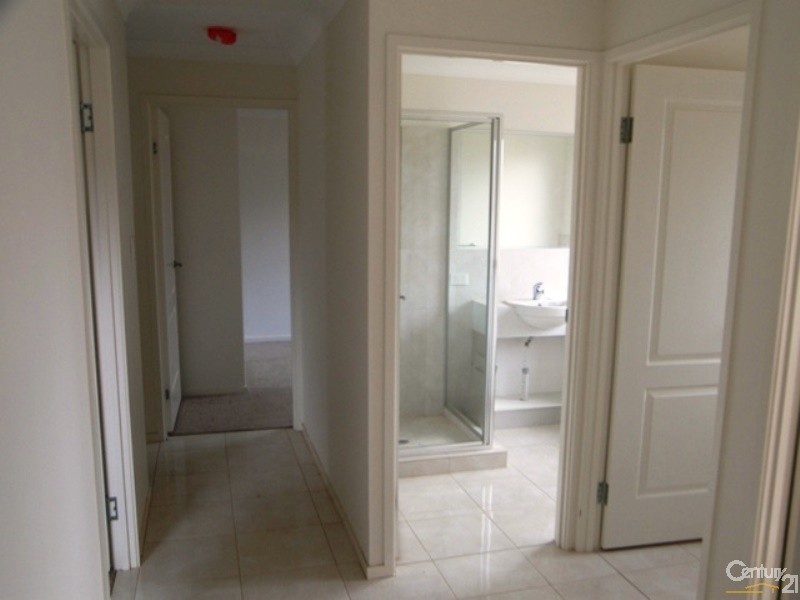 11 Kurrawa Crescent, Glenvale QLD 4350