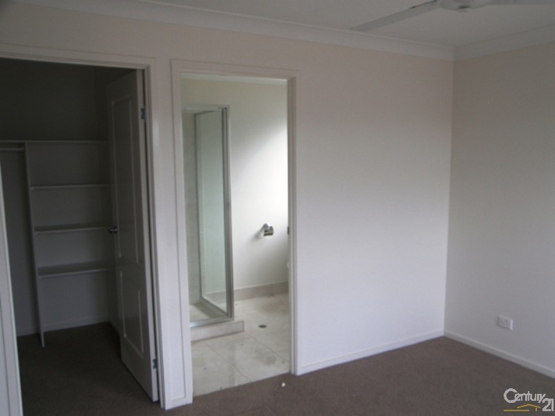 11 Kurrawa Crescent, Glenvale QLD 4350