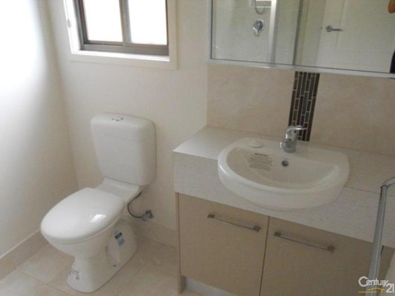 11 Kurrawa Crescent, Glenvale QLD 4350