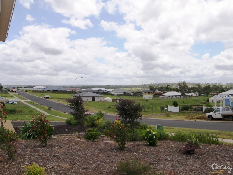 6 Curlew Street, Meringandan QLD 4352