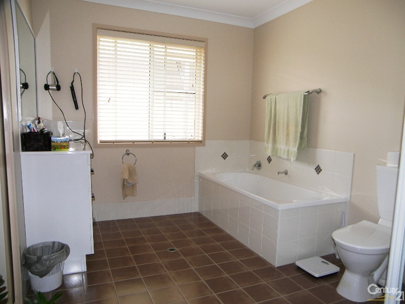 6 Curlew Street, Meringandan QLD 4352