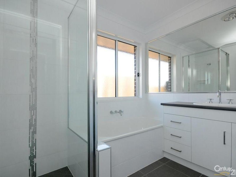 2/23 Furness Ct, Kearneys Spring QLD 4350