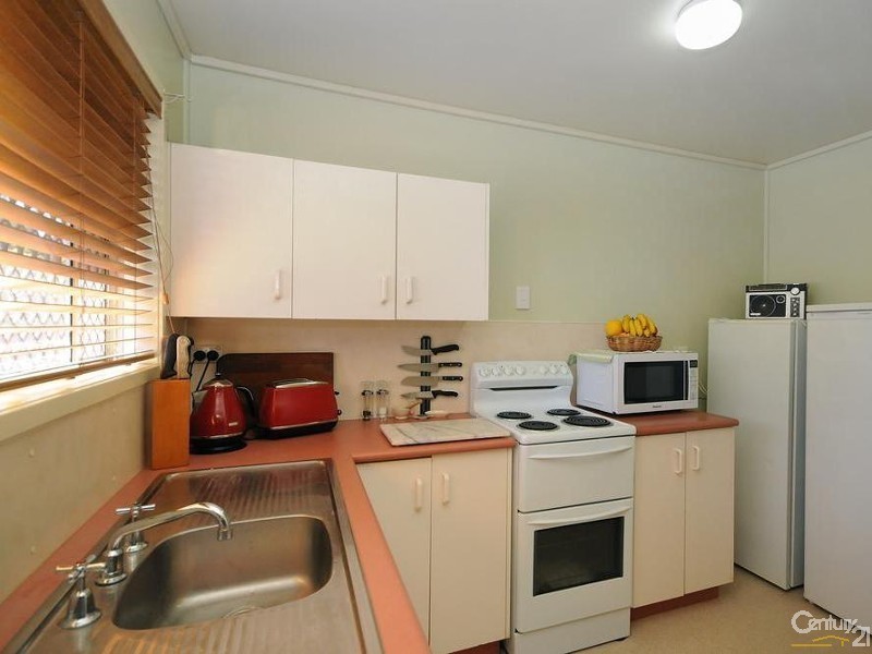 11 Festival Street, Rockville QLD 4350