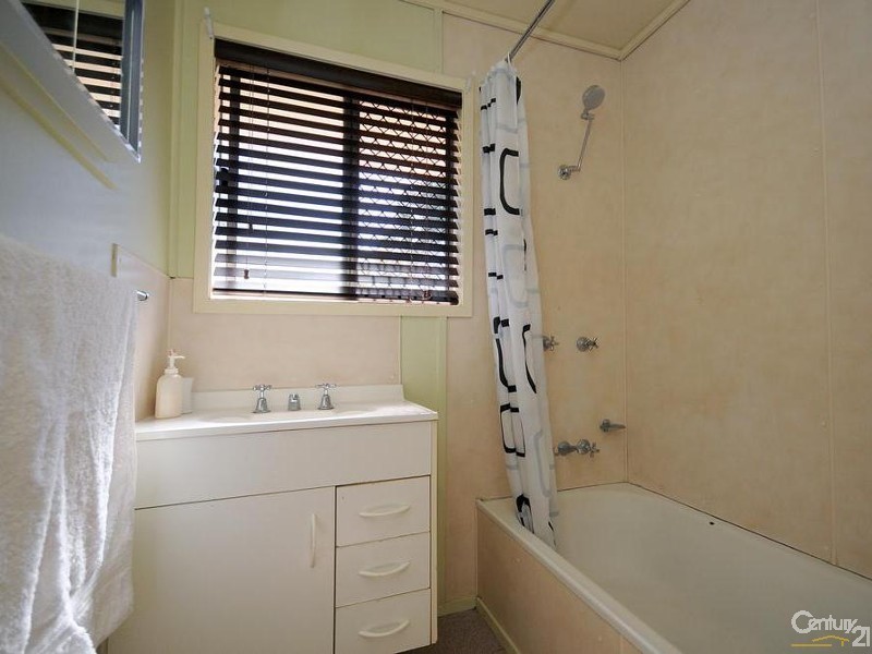 11 Festival Street, Rockville QLD 4350