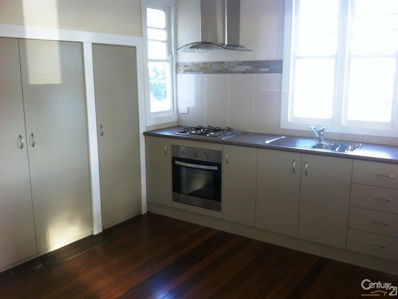 74C Mackenzie Street, Mount Lofty QLD 4350