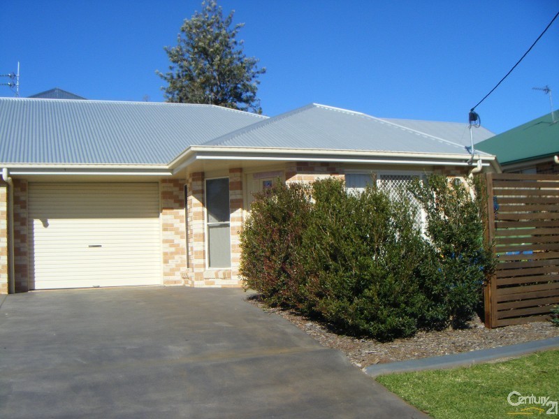 2/2 Balanga Court, South Toowoomba QLD 4350