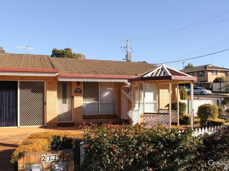 1/2 Debra Street, Centenary Heights QLD 4350