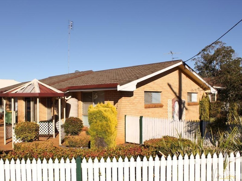 1/2 Debra Street, Centenary Heights QLD 4350