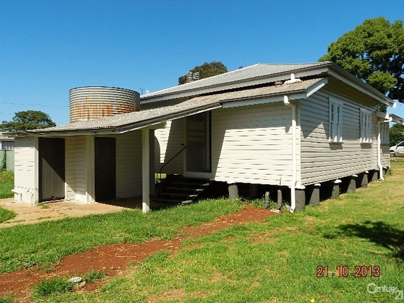 90 Anzac Avenue, Newtown QLD 4350