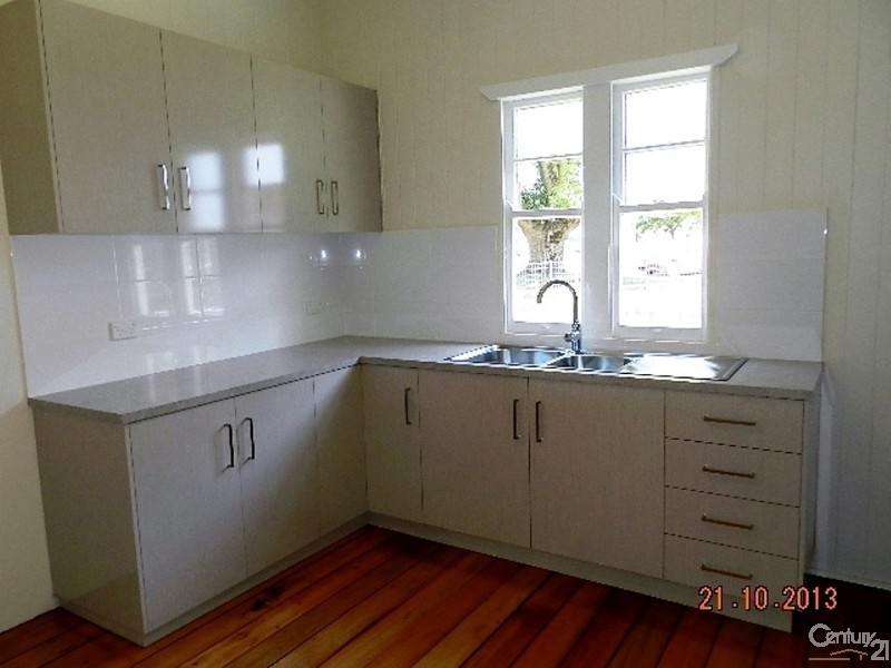 90 Anzac Avenue, Newtown QLD 4350