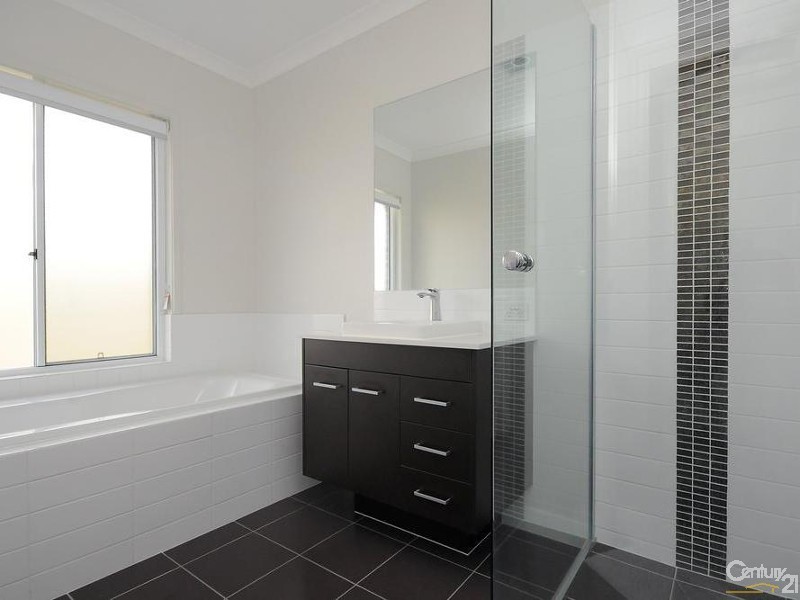 15 Sandalwood Drive, Glenvale QLD 4350