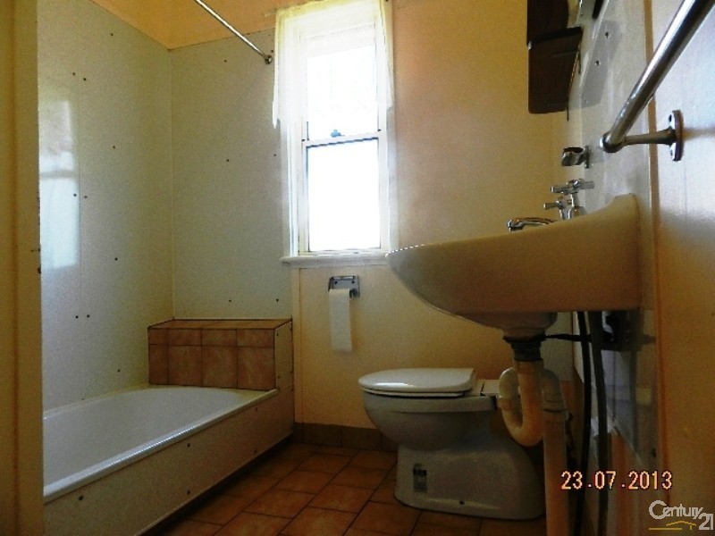 17 Walsh Street, Harlaxton QLD 4350