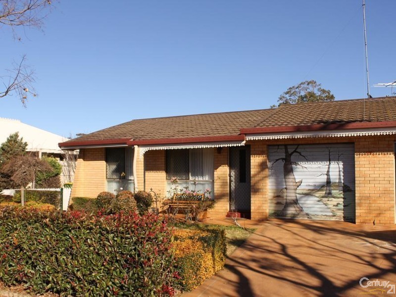 2/2 Debra Street, Centenary Heights QLD 4350