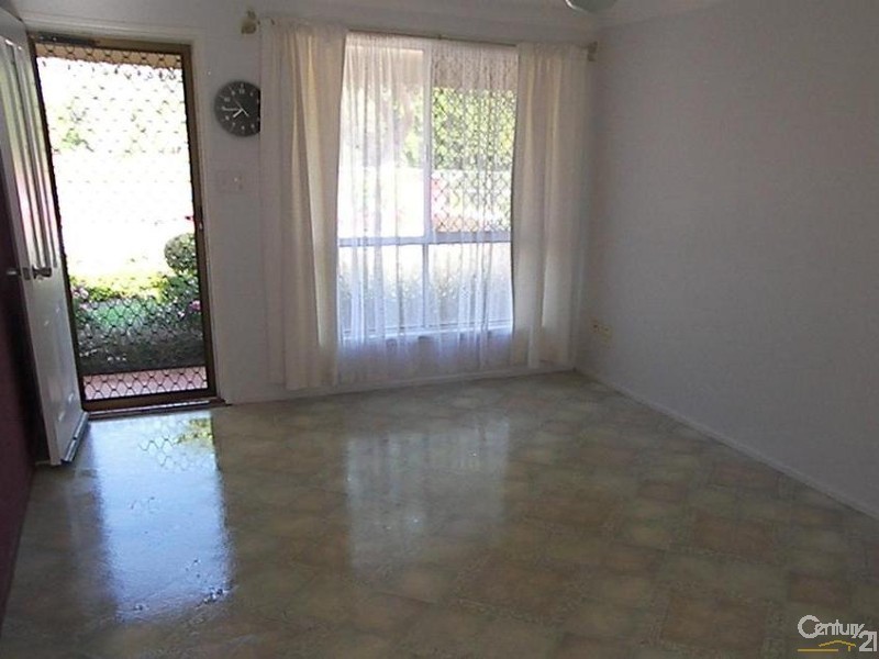 2/2 Debra Street, Centenary Heights QLD 4350