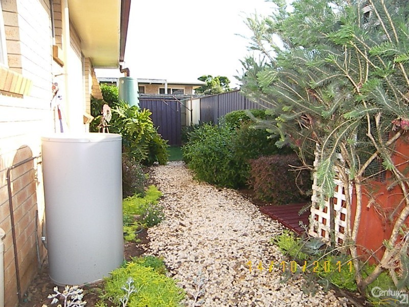 2/2 Debra Street, Centenary Heights QLD 4350