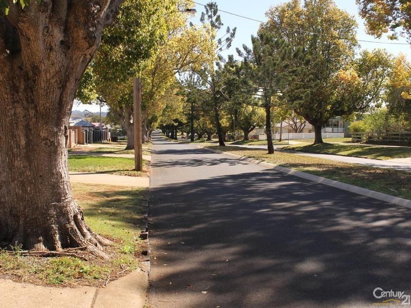 263A Geddes Street, Centenary Heights QLD 4350