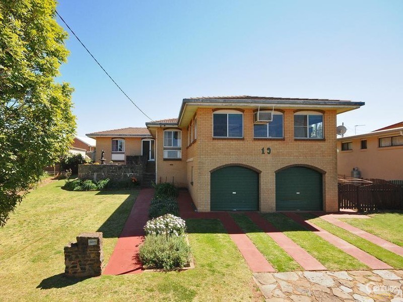 19 Mott Crescent, Toowoomba QLD 4350