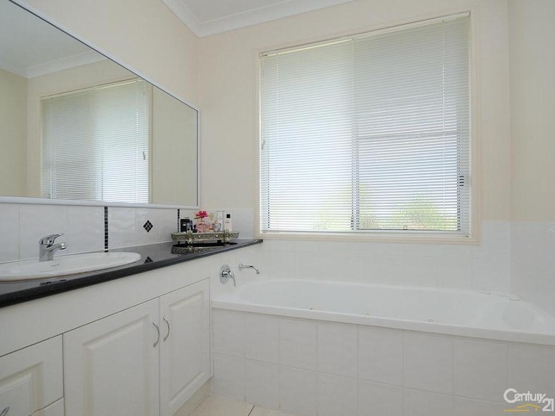 14 Kimdon Crescent, Highfields QLD 4352