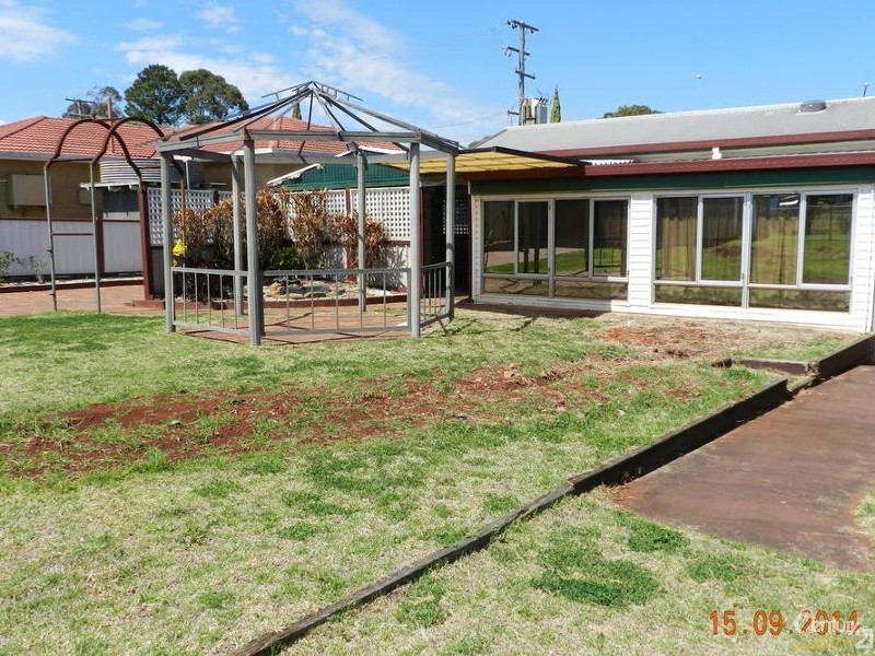 23 Devine Street, Harristown QLD 4350