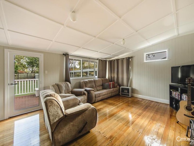 4 Wallace Street, Newtown QLD 4350