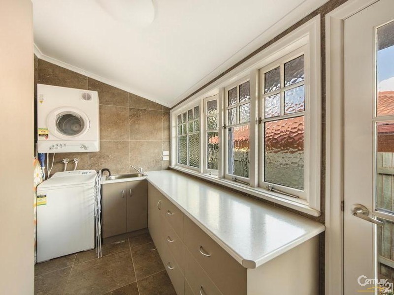 4 Wallace Street, Newtown QLD 4350