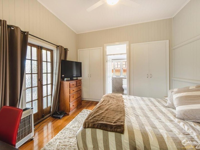 4 Wallace Street, Newtown QLD 4350