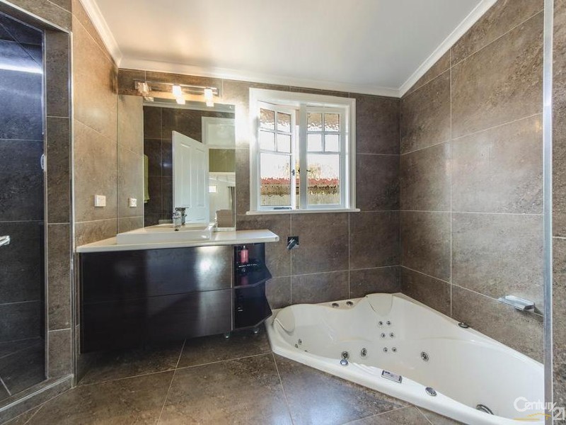 4 Wallace Street, Newtown QLD 4350