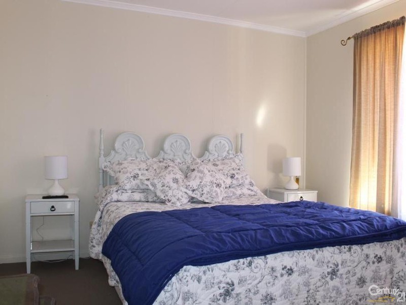 18 Catto Street, Centenary Heights QLD 4350