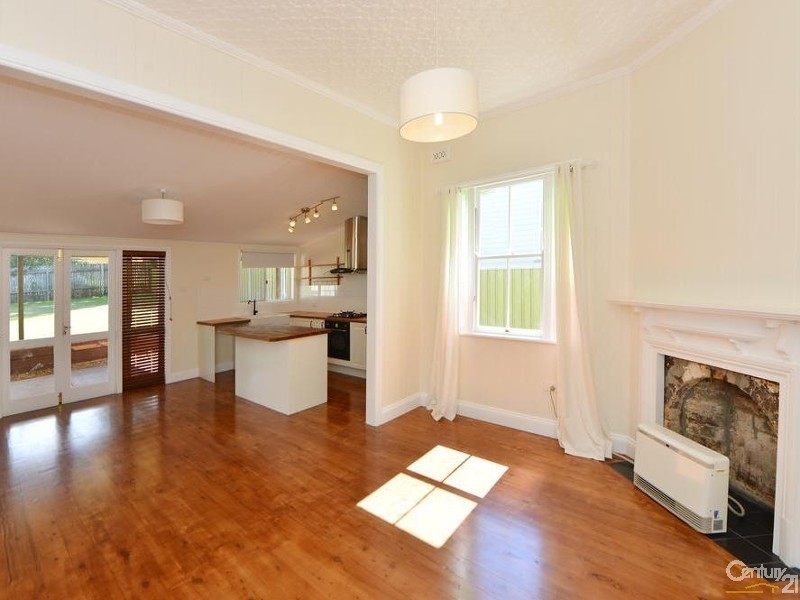 159 West Street, Newtown QLD 4350