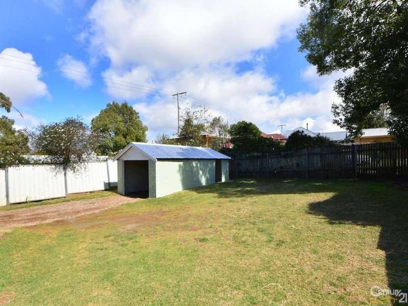 159 West Street, Newtown QLD 4350