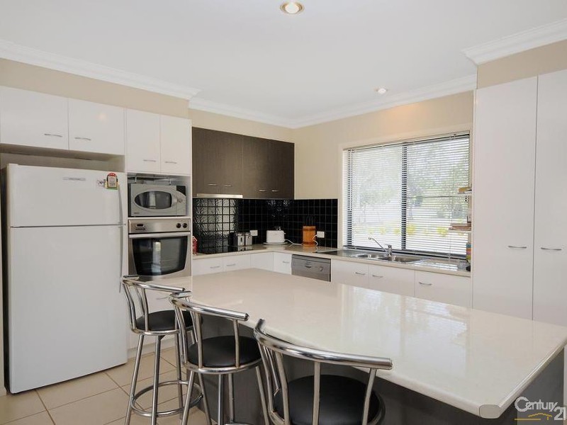 7 Biggs Road, Withcott QLD 4352