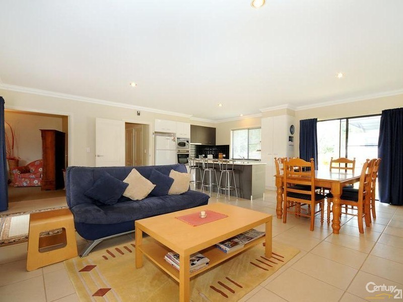 7 Biggs Road, Withcott QLD 4352