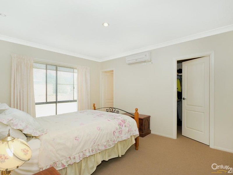 7 Biggs Road, Withcott QLD 4352