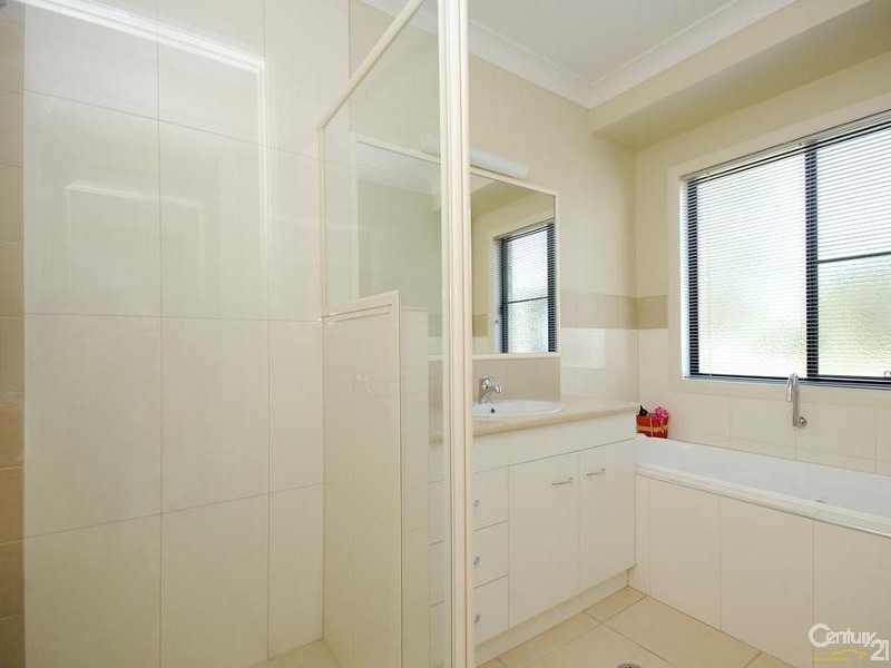 7 Biggs Road, Withcott QLD 4352