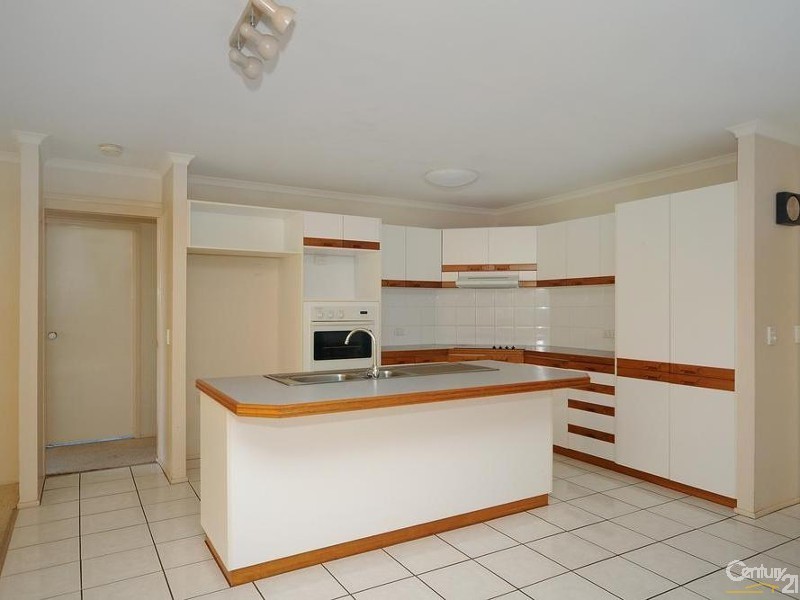 9 Fern Drive, Kearneys Spring QLD 4350