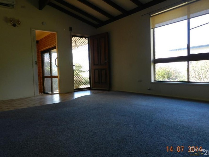 1/8 Garde Street, Centenary Heights QLD 4350