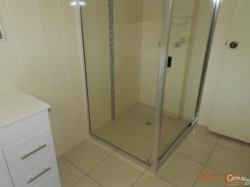 1/8 Garde Street, Centenary Heights QLD 4350