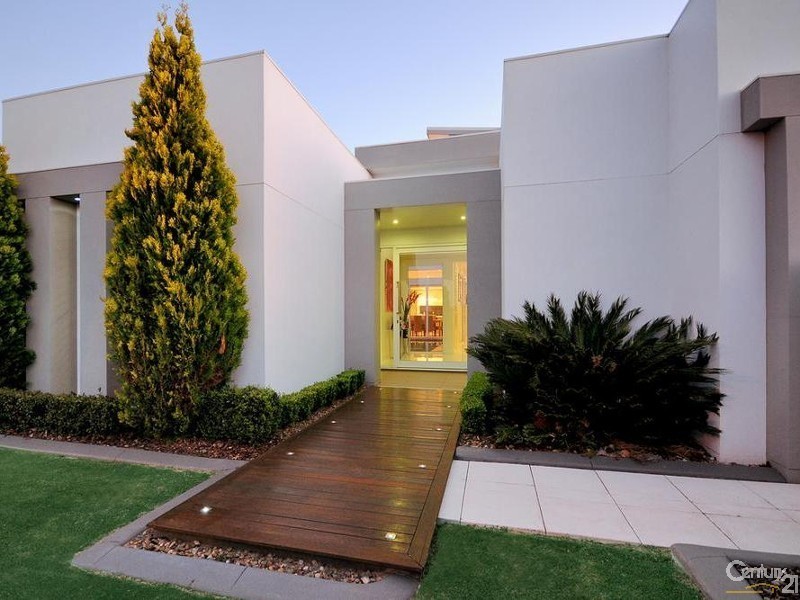 6 Saba Court, Middle Ridge QLD 4350