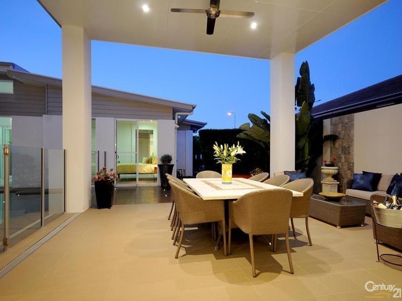 6 Saba Court, Middle Ridge QLD 4350