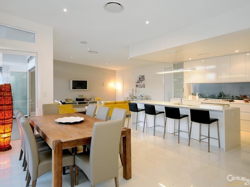 6 Saba Court, Middle Ridge QLD 4350