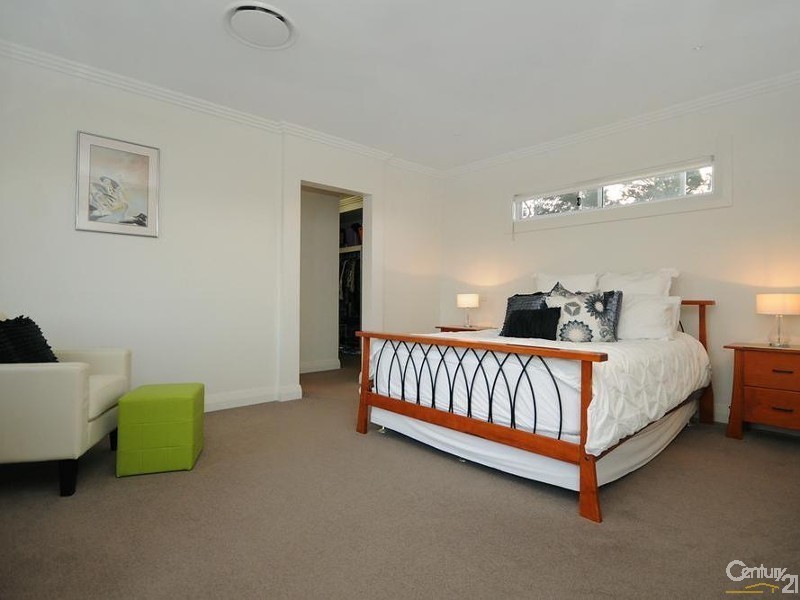 6 Saba Court, Middle Ridge QLD 4350
