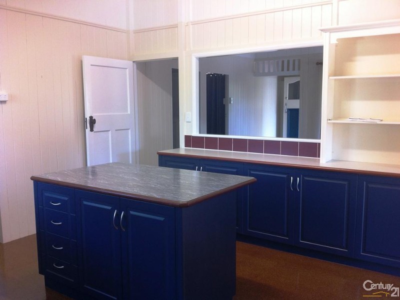12 Stuart Street, Mount Lofty QLD 4350
