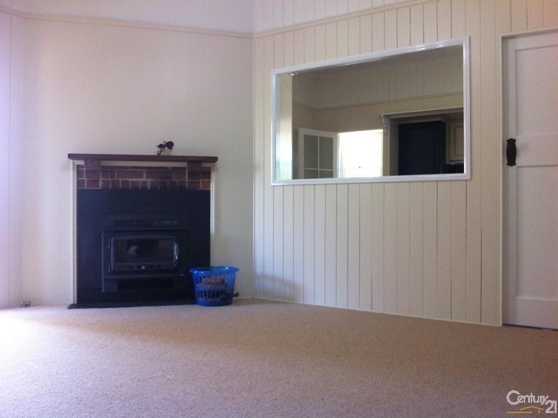 12 Stuart Street, Mount Lofty QLD 4350